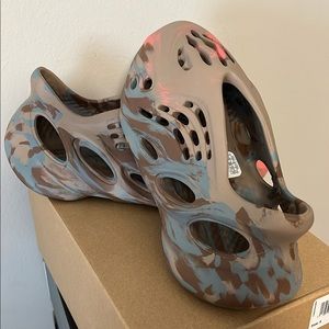 Yeezys foams runners